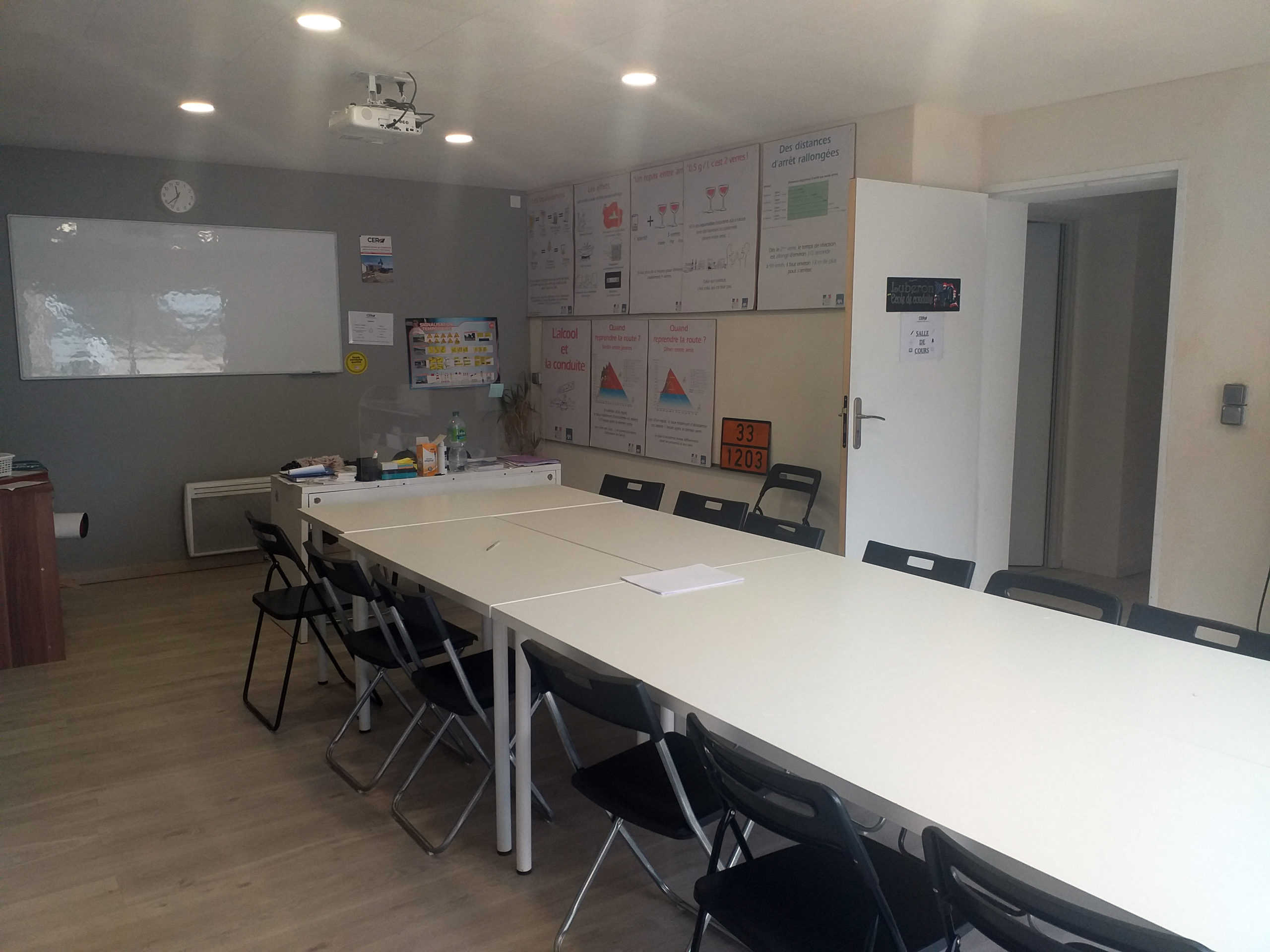 Location salle et véhicule pour formation CACES R490 - LEC LUBERON, Ecole de Conduite à Peyrolles (13) Bouches-du-Rhône - PACA