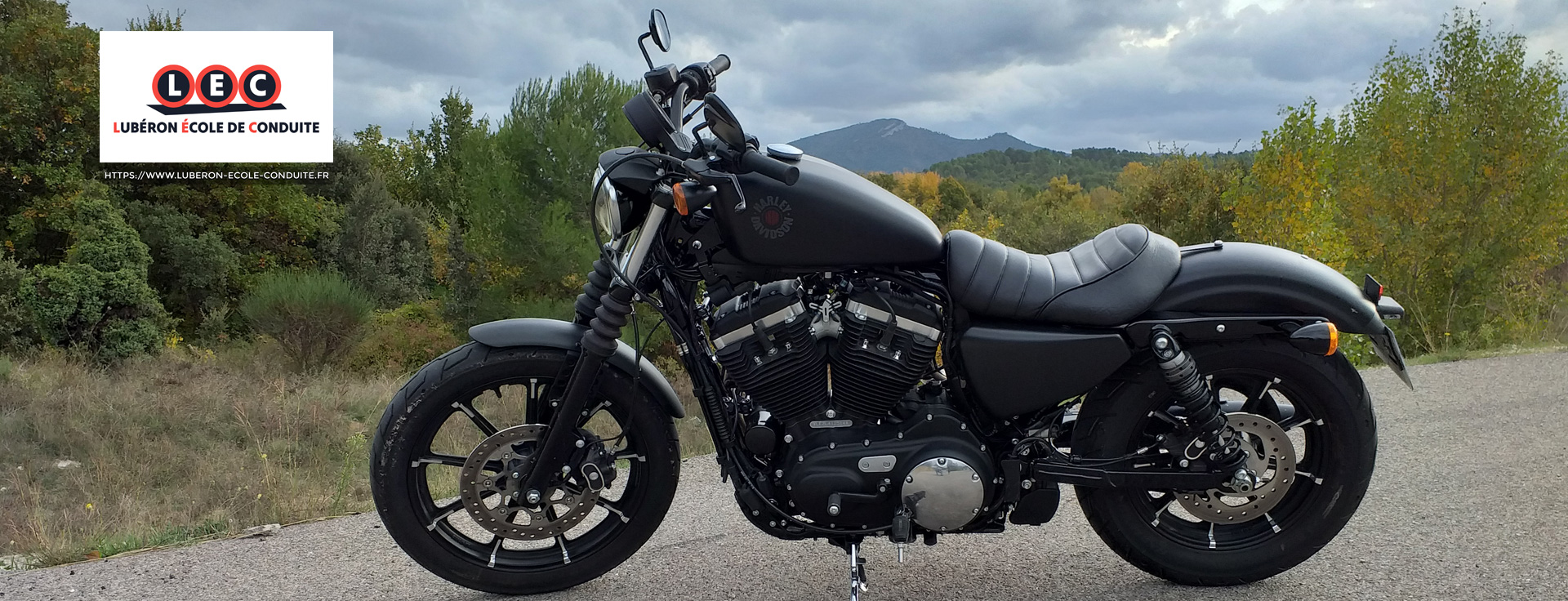 Passez votre passerelle en HARLEY "IRON 883" -à LEC LUBERON